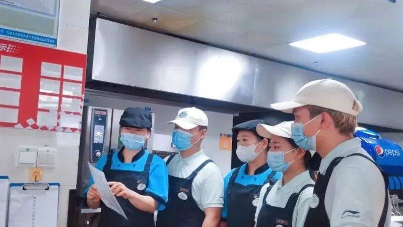 餐饮加盟合同中的隐藏陷阱：如何识别并规避**